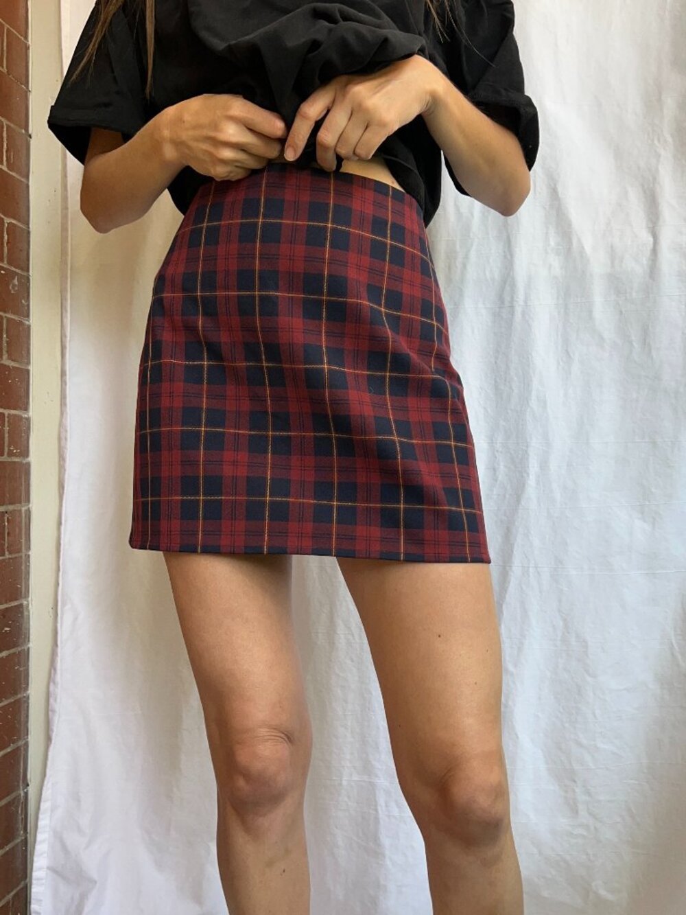 Aritzia Sunday Best Plaid Mini Skirt Size 00 Red Black Tartan